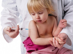 Роспотребнадзор выяснил, что 20% осложнений после прививок связаны с ошибками медиков